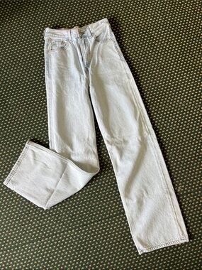 Light Wash Straight Leg Women's Jeans - Levi’s High Loose